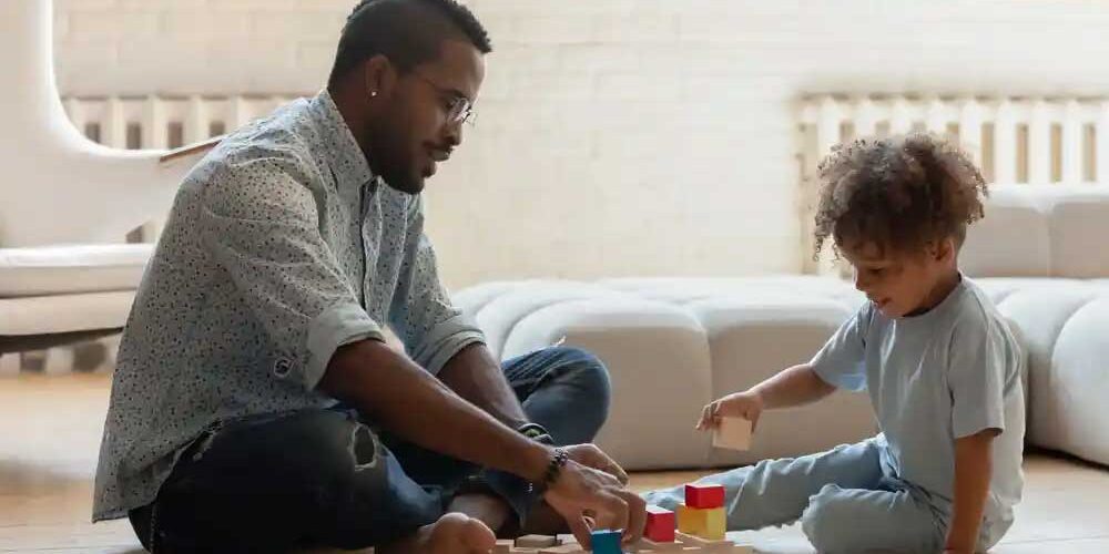 چگونه با کودک خود رفتار کنیم تا رفتار بهتری داشته باشد