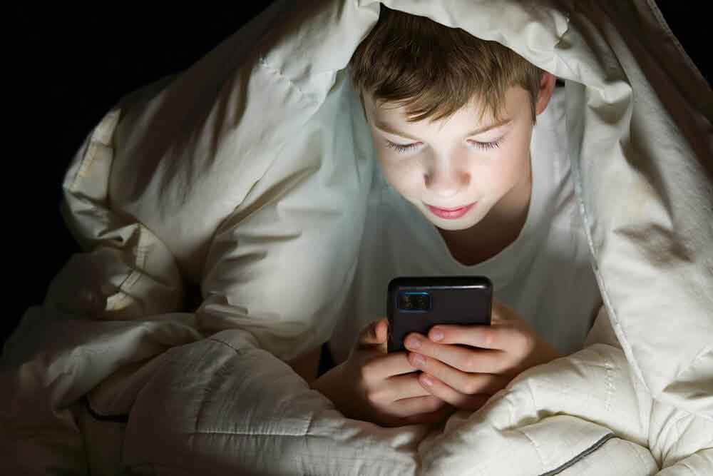 راه و روش های محدود کردن و دور کردن کودکان از موبایل