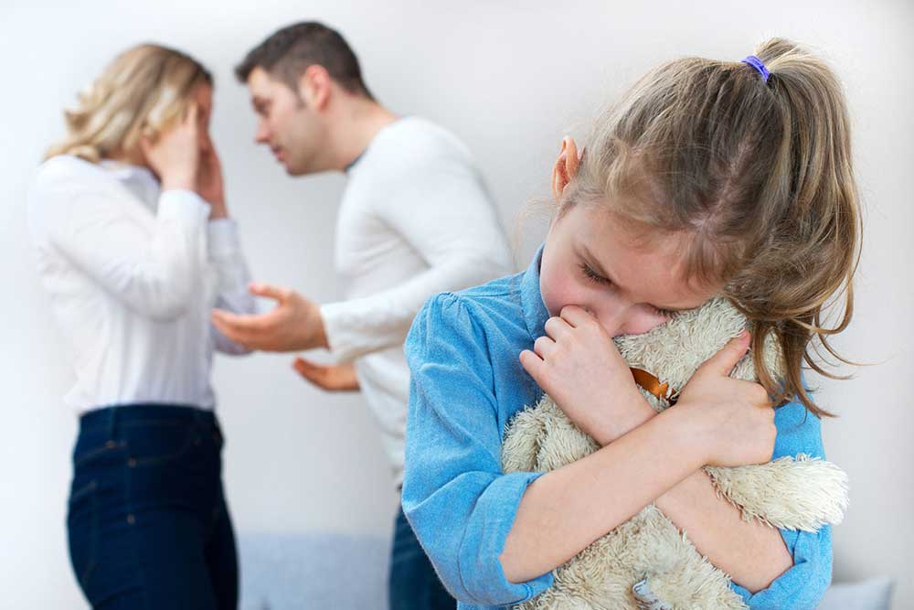 وضعیت فرزند پس از طلاق والدین سرپرست در فرزندخواندگی
